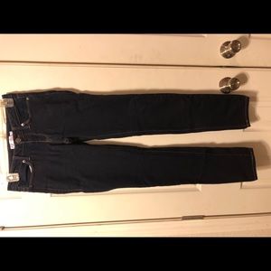 Stretchy, straight leg pants.